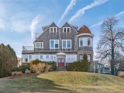 1 Seaview Ave APT 3, Newport, RI, 02840