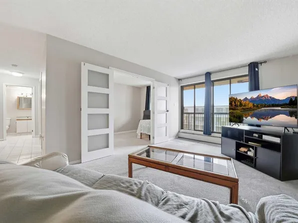 718 S 12th Ave SW #704, Calgary, AB T2R 0H7