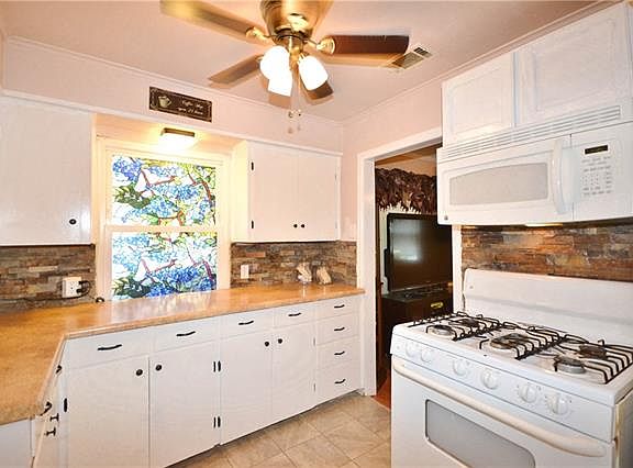 4th image of 2606 S Waverly Dr