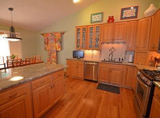 6104 Creek Line Dr #29, Minnetonka, MN 55345
