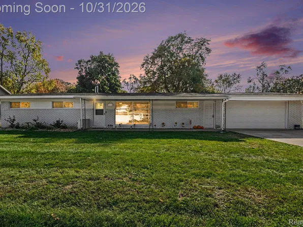 1344 Beverly Blvd, Walled Lake, MI 48390