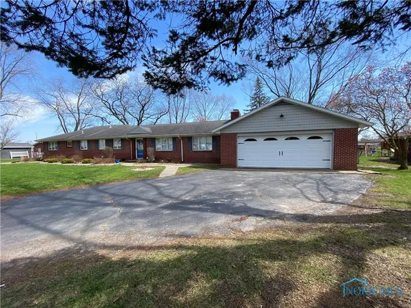 13 Lakeview Dr, Napoleon, OH 43545