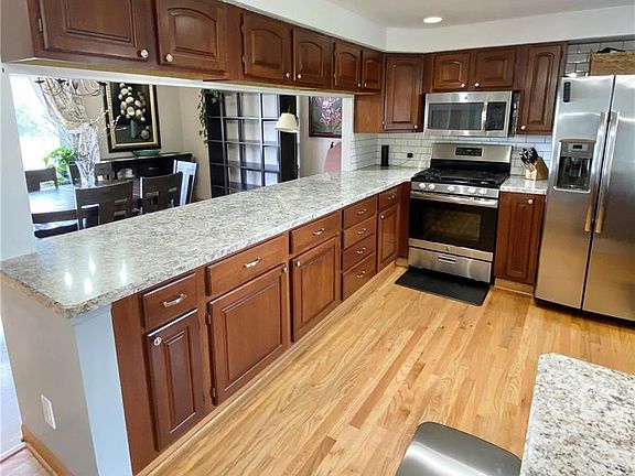5th image of 8156 Parma Cir