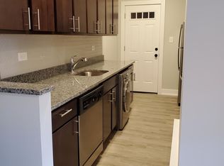 711 W Brompton Ave #37, Chicago, IL 60657