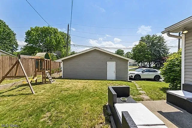 2369 Frederick Dr — Photo 32