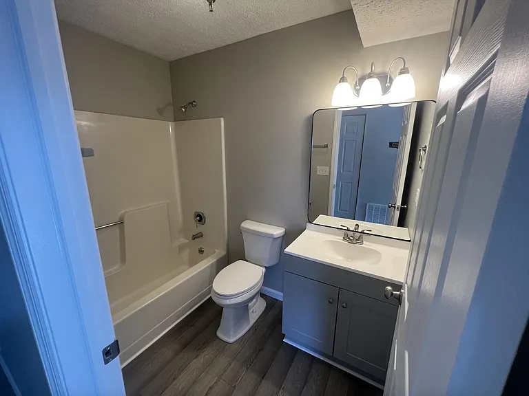 300 Stewart Ln #22 — Photo 3