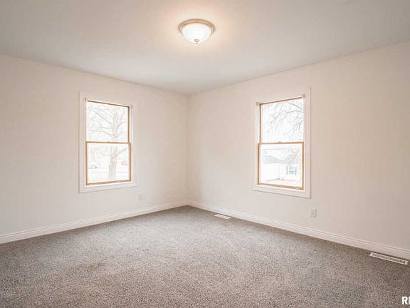 4th image of 333 S Carol Ave