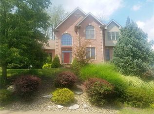 471 Settlers Village Cir, Cranberry Township, PA