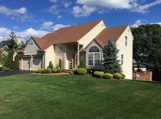 15 Thousand Oaks Ter, Howell, NJ 07731