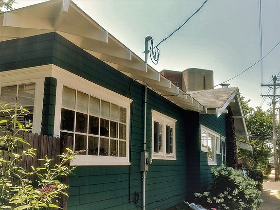 Rear view. New York Ave