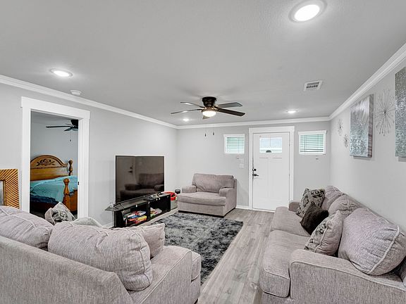 4th image of 124 Coats St