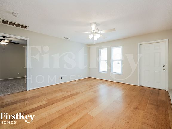 3rd image of 727 SE 9th Pl