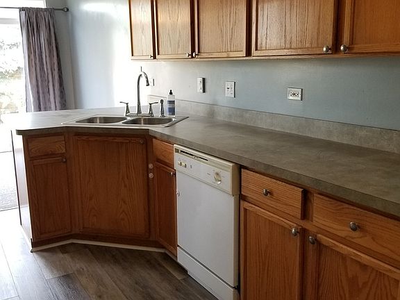 4th image of 440 Coventry Cir