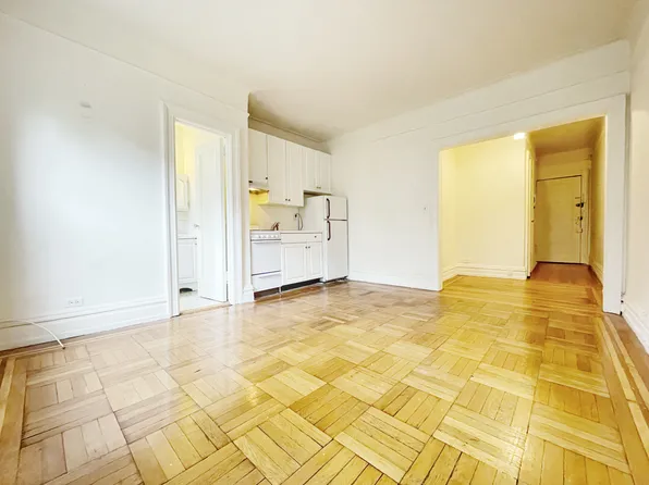 111 West 16th Street image 1 of 8