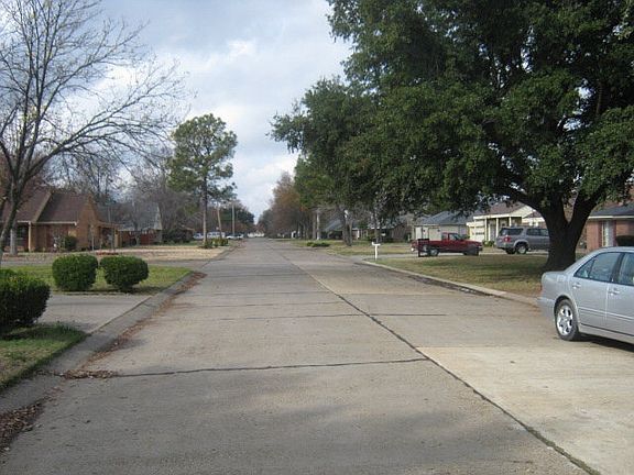 3rd image of 686 Wintergreen St