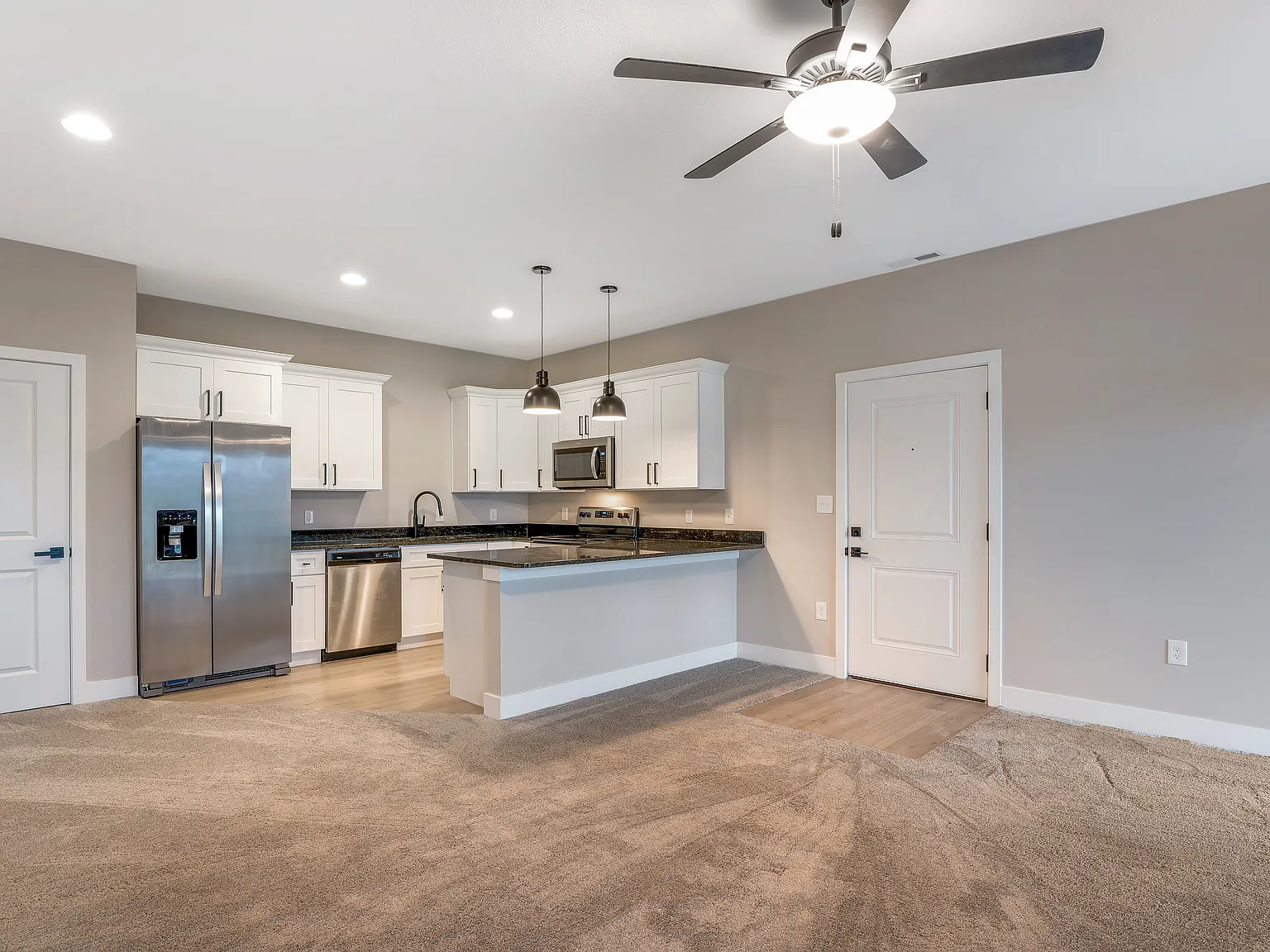 2 bed, 1000 sqft, $1,200 — Photo 2