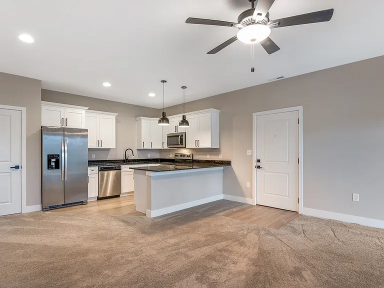 608 N Mill St #D30 — Photo 3