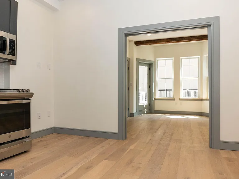 327 S 16th St #2R — Photo 3