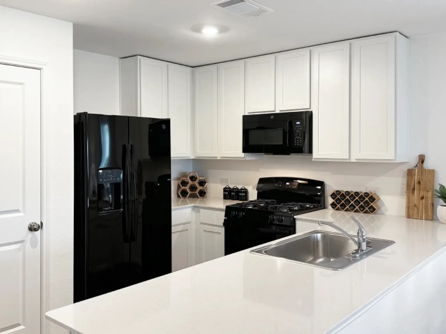 317 Bertram Oaks Dr — Photo 4