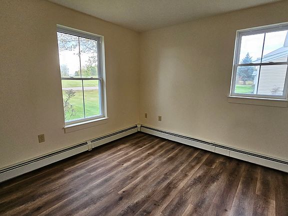 5th image of 3 Isle Ln #401