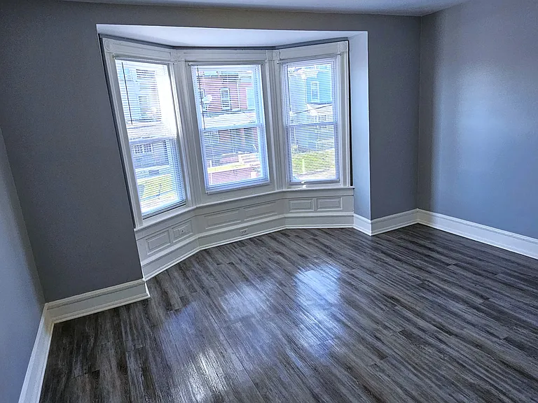 244 W Douglass St — Photo 9