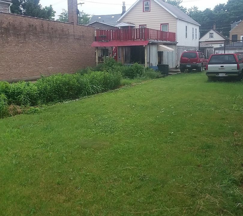 2nd image of 4738 S Damen Ave #40
