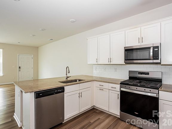 5th image of 732 Herlong Ave