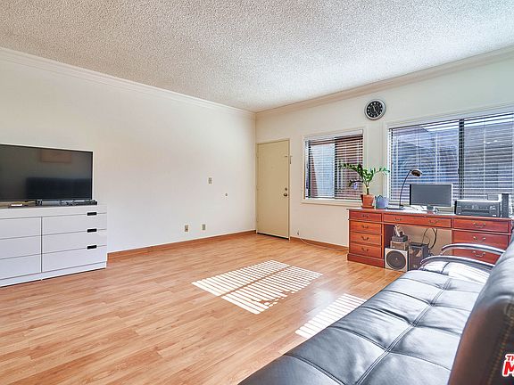 5th image of 424 S Westmoreland Ave APT 311