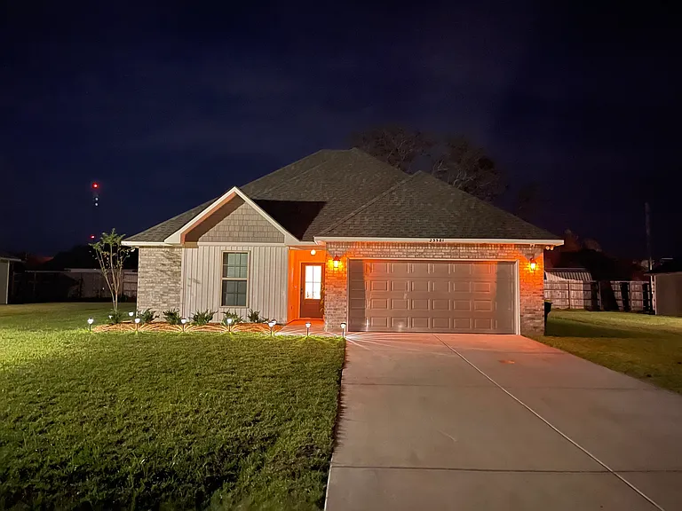 23581 Averies Way — Photo 2