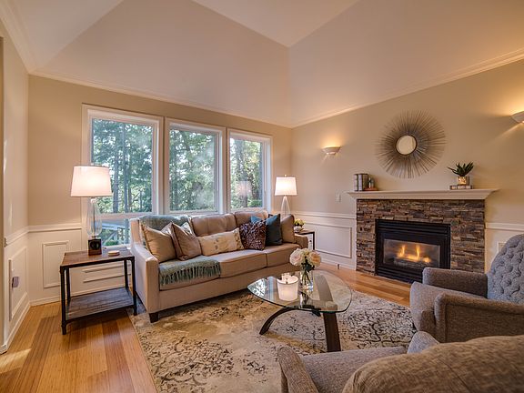 3rd image of 3039 E Bay Dr NW