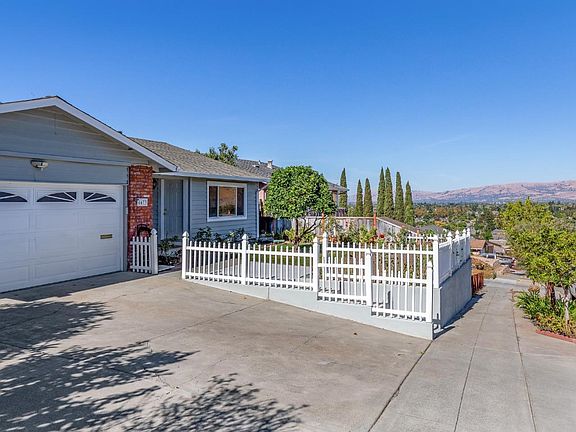 3rd image of 4673 Paloma Ave