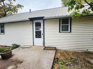 909 Dolan Ave, Cambridge, NE 69022