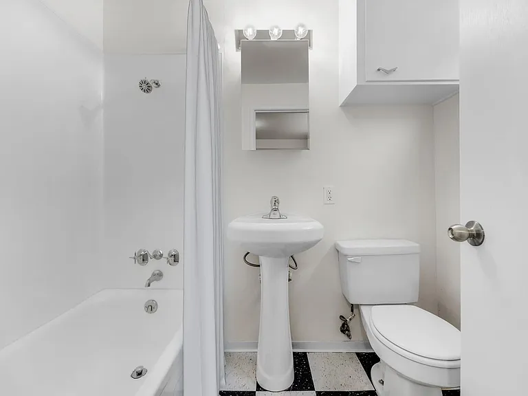 1415 NE 52nd St — Photo 8