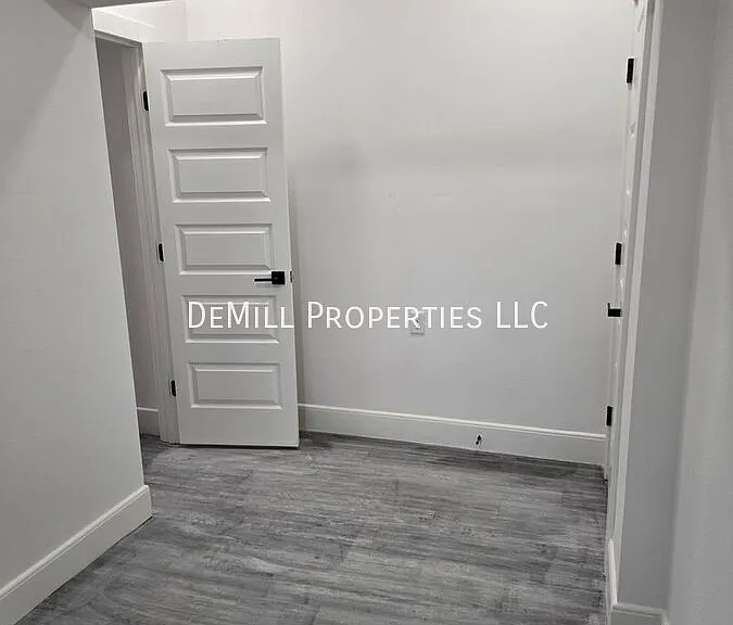 1740 W Olive St — Photo 12