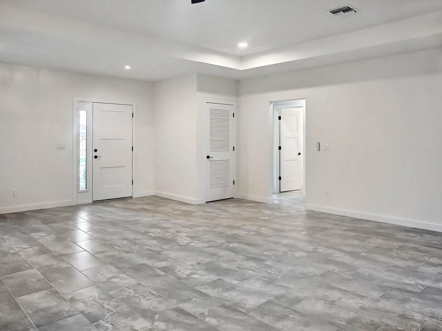 3 bed, 1715 sqft, $2,100 — Photo 2