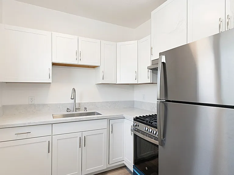 Grandview Apartments — Photo 47