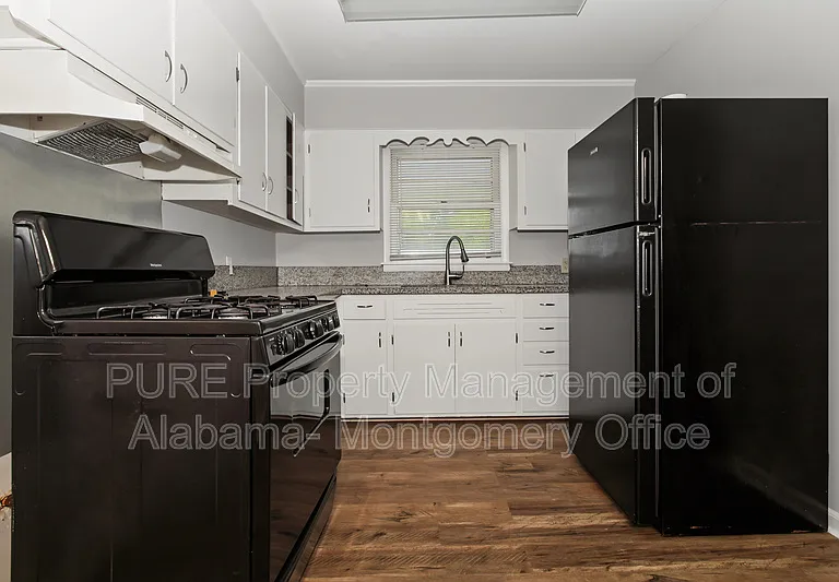 4332 Sussex Dr — Photo 8