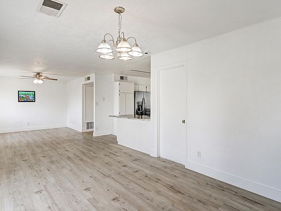3rd image of 529 Chelwood Park Blvd NE