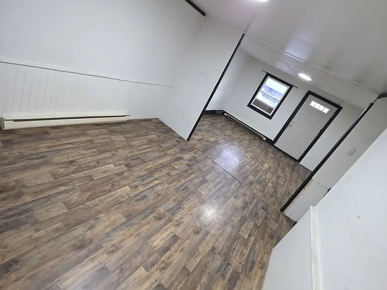323 N Vine St — Photo 17