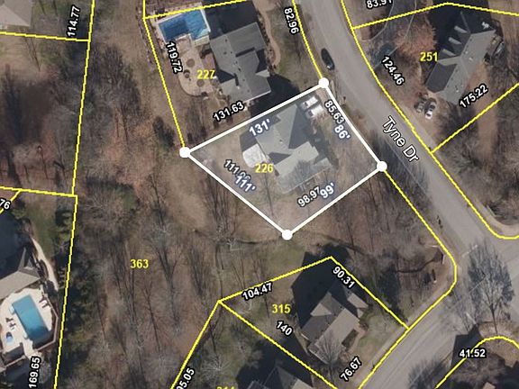3rd image of 203 Tyne Dr