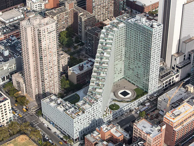 550 W 54th St — Photo 34