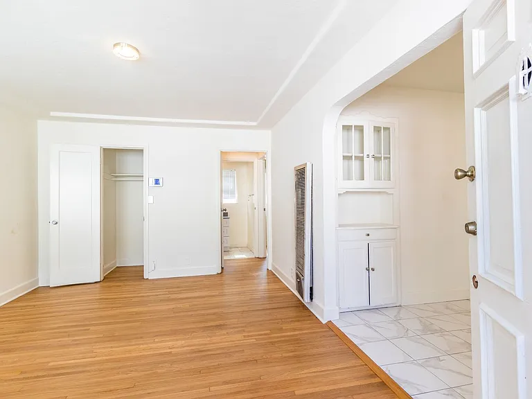 6341 Templeton St — Photo 3