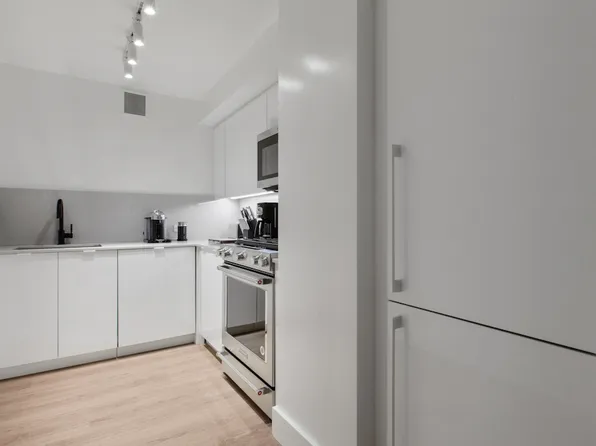 160 West 24th Street image 2 of 7