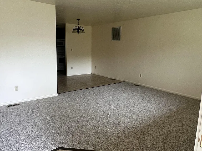 617 W Fern Ave — Photo 5