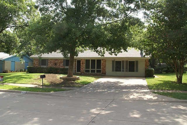 1st image of 2407 Woodlawn Dr