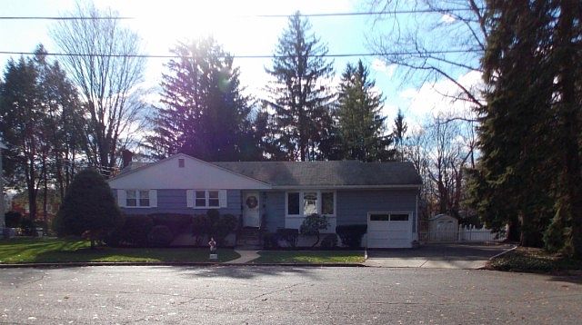1st image of 793 Glenside Ct E