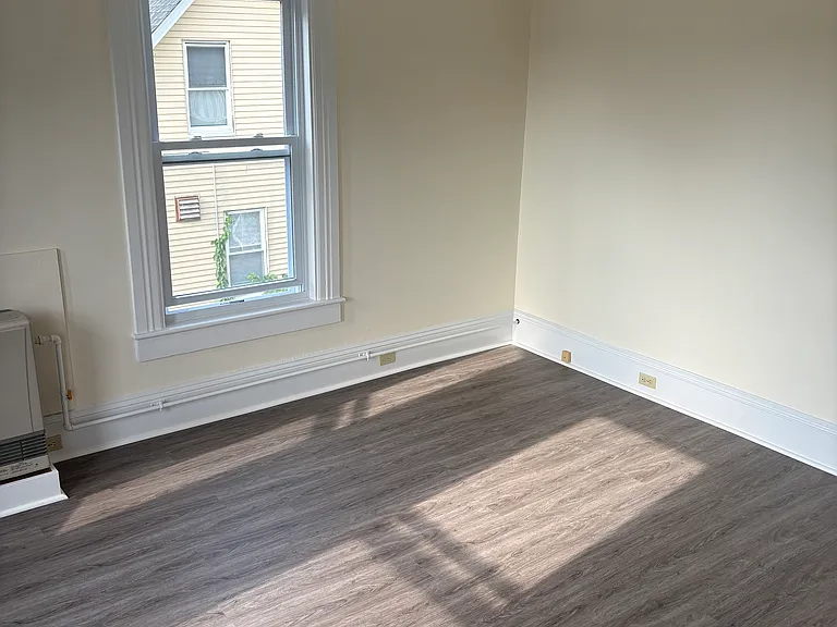 458 Notre Dame Ave #2F — Photo 4