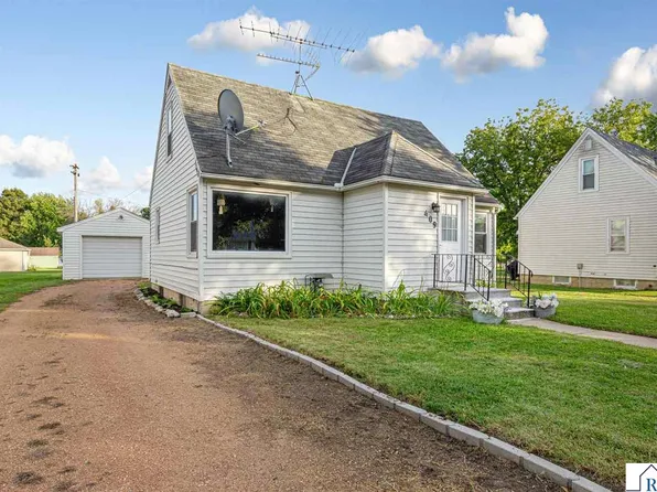 409 S 5th St, Le Sueur, MN 56058