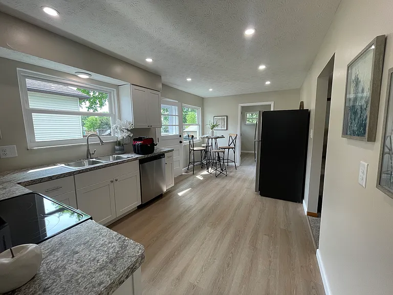 339 W Main St — Photo 3