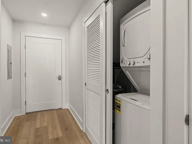 253 N 3rd St #3R — Photo 13